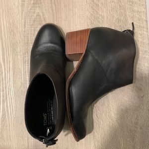 Toms leather ankle boots. 12W